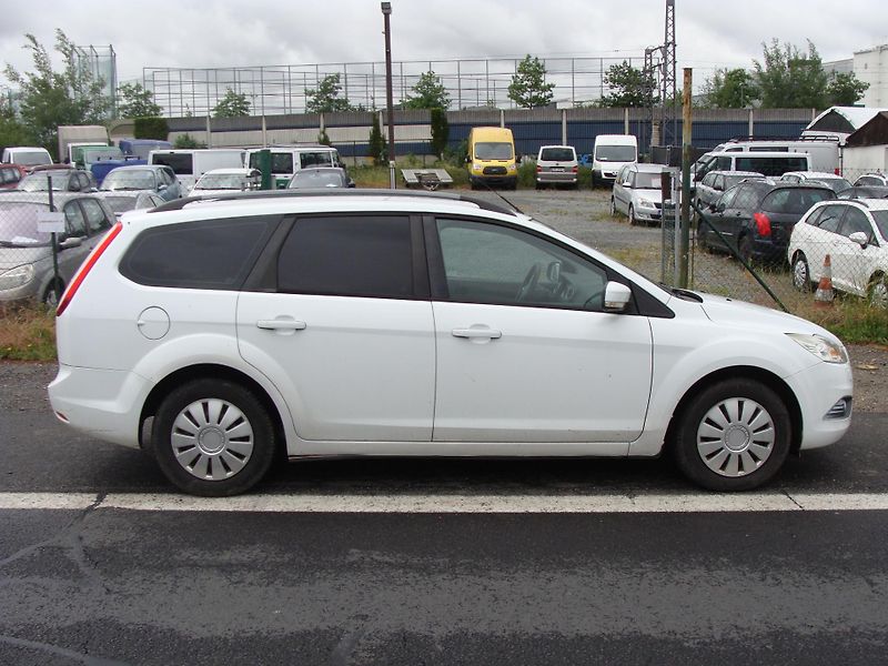 Ford Focus 1.6i, 74 kW, klimatizace - fotka 6 z 24