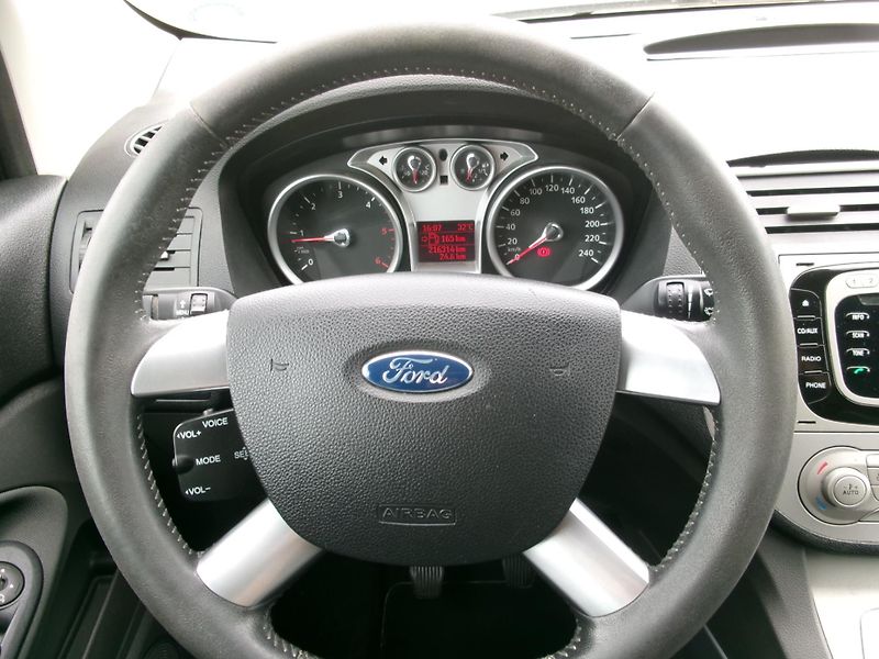 Ford Kuga 2,0TDCi NAVI AC 4x4 - fotka 24 z 27