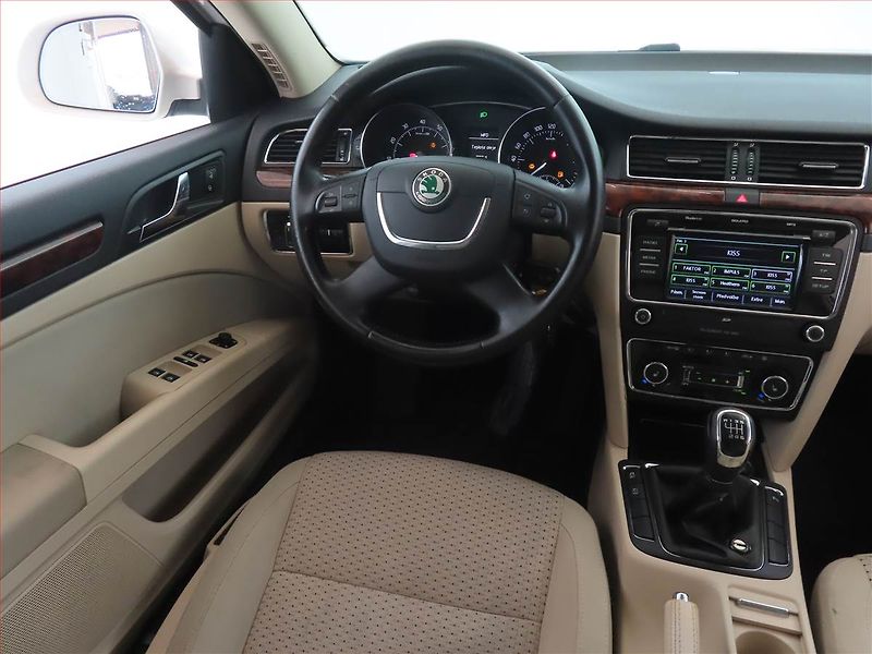 Škoda Superb (2012) Ambition Plus 1.8 TSI - fotka 7 z 14