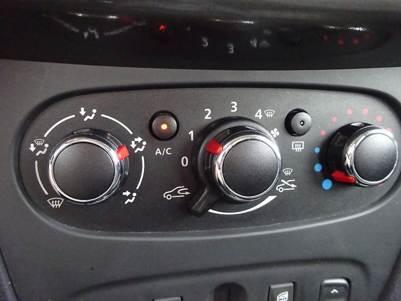 Dacia Sandero 1.2 55kW 2.MAJITEL ČR KLIMA - fotka 14 z 22