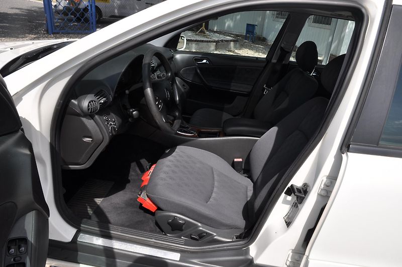 Mercedes-Benz Třídy C 220CDi 105kW KOMBI Automat - fotka 6 z 15