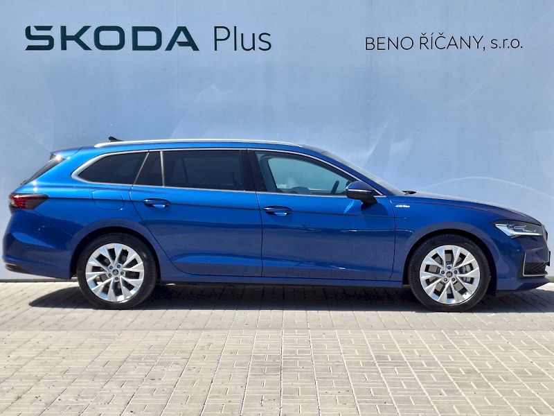 Škoda Superb (2025) Combi iV L&K DSG 1,5TSi 150kW - fotka 12 z 35