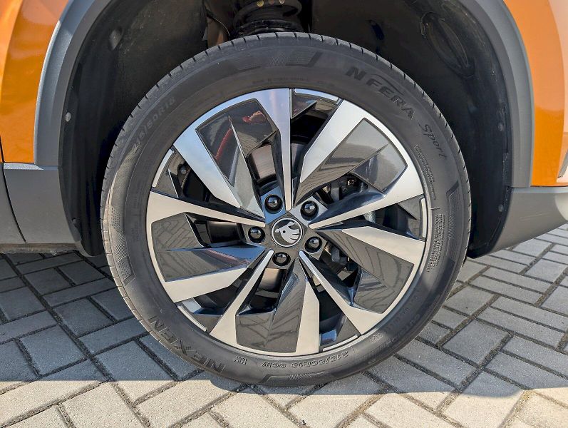 Škoda Karoq (2025) 1,5 TSI / 110 kW Top Selection - fotka 15 z 30