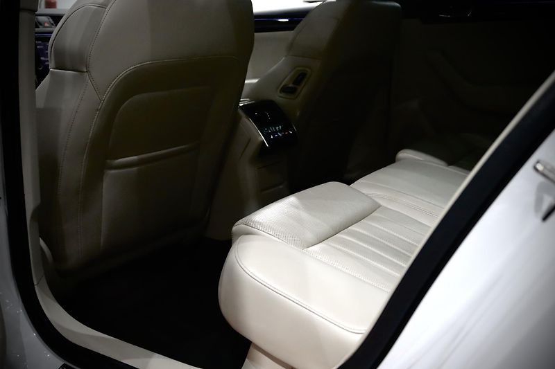 Škoda Superb 3 2.0 TDI 140 kW DSG L&K - fotka 19 z 49