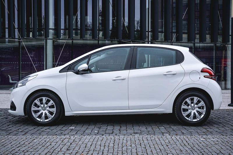 Peugeot 208 (2019) Active 1.5 Bluehdi 1 MAJ ČR - fotka 2 z 25