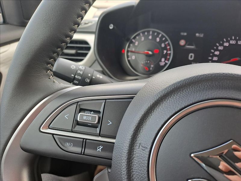 Suzuki Swift 1,2 PREMIUM HYBRID MY26 - fotka 13 z 20
