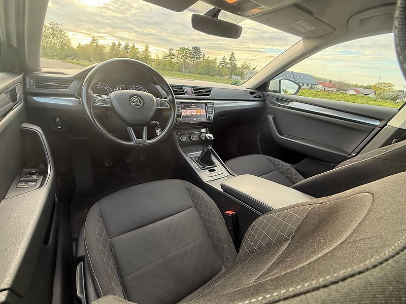 Škoda Superb 2,0 TDI 110 kW - fotka 9 z 18