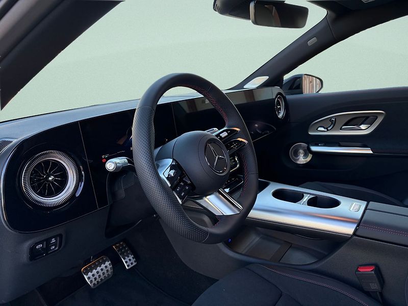 Mercedes-Benz CLA (2025) 200 4MATIC - fotka 9 z 15