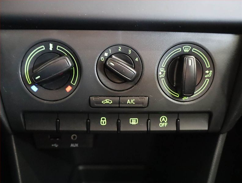 Škoda Rapid (2016) Spaceback 1.2 TSI - fotka 18 z 21