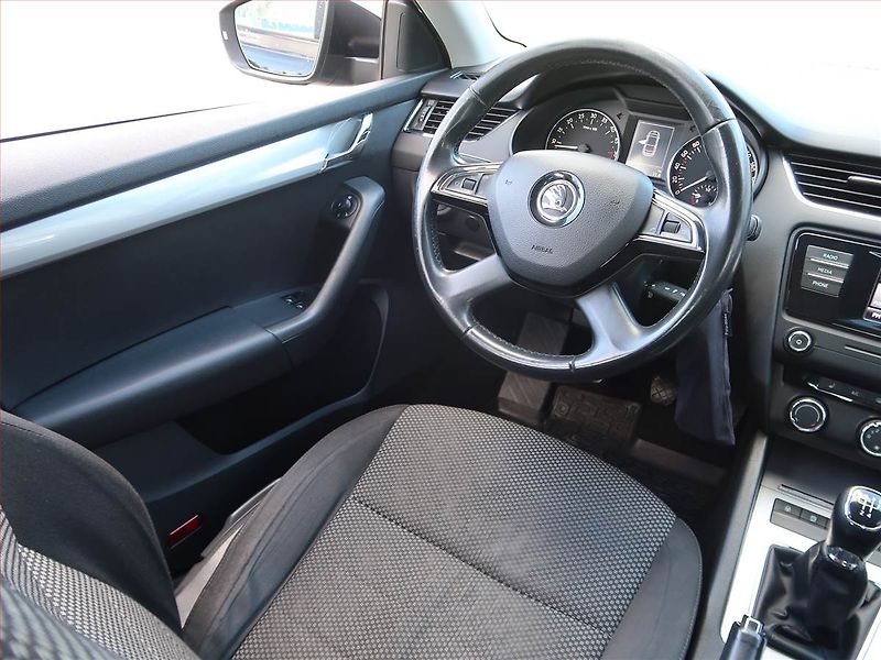 Škoda Octavia (2014) Ambition 1.6 TDI, Tempomat - fotka 7 z 17