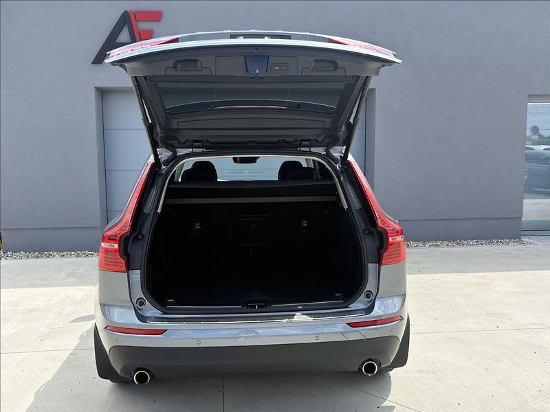 Volvo XC60 T4 155 KW POLESTAR MONENTUM - fotka 28 z 30