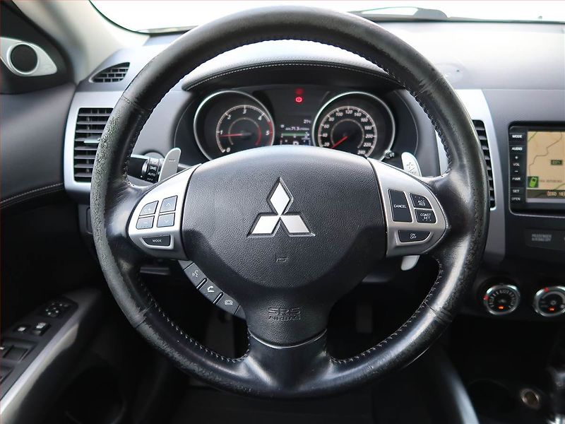 Mitsubishi Outlander (2010) 2.2 DI-D, 4X4, Automat - fotka 15 z 21