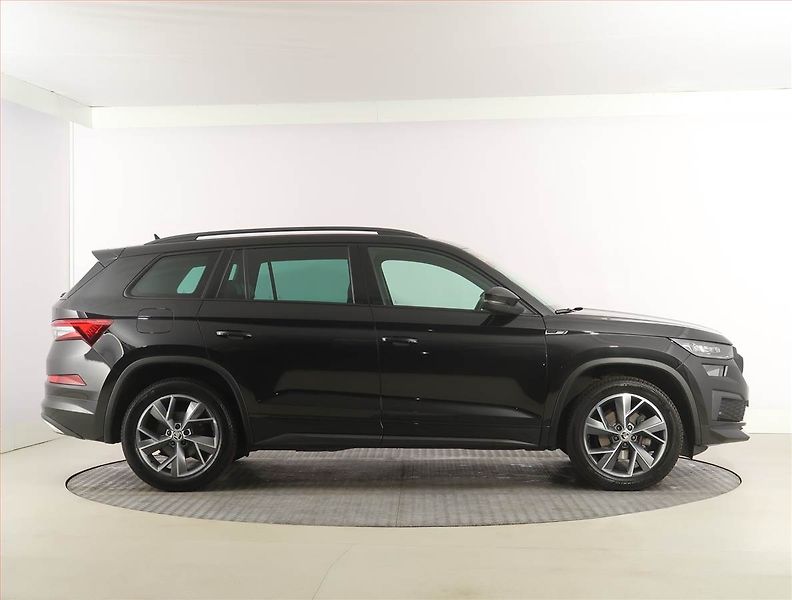 Škoda Kodiaq (2022) Sportline 1.5 TSI, digi klima - fotka 6 z 26