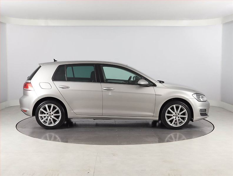 Volkswagen Golf (2015) 2.0 TDI, Navi, Park. senzory - fotka 6 z 19