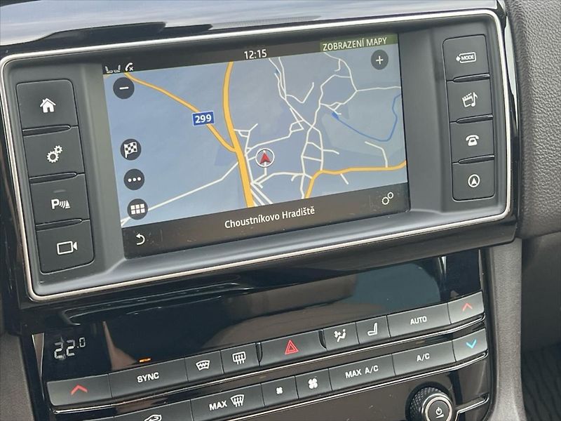 Jaguar F-Pace 2,0 D 132kW AWD PRESTIGE - fotka 23 z 27