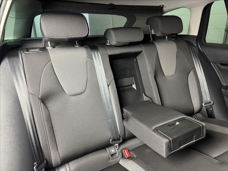 Škoda Octavia 2,0 TDi  DSG Tour Virtual LED - fotka 15 z 44