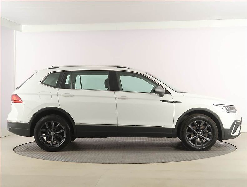 Volkswagen Tiguan Allspace (2024) Life 2.0 TDI, digi klima - fotka 6 z 28