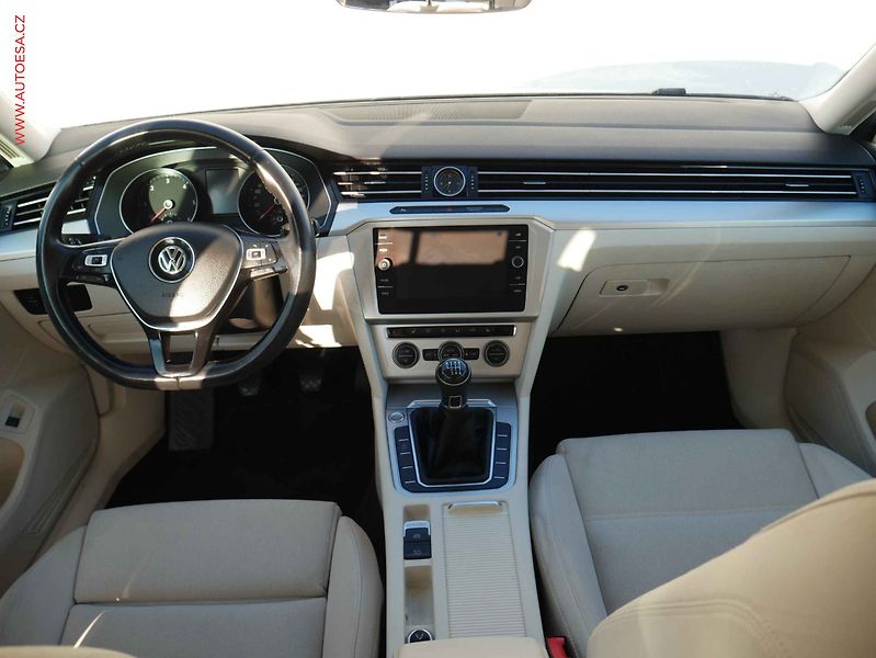 Volkswagen Passat (2018) 2.0 TDi, Comfortline, navi - fotka 8 z 19