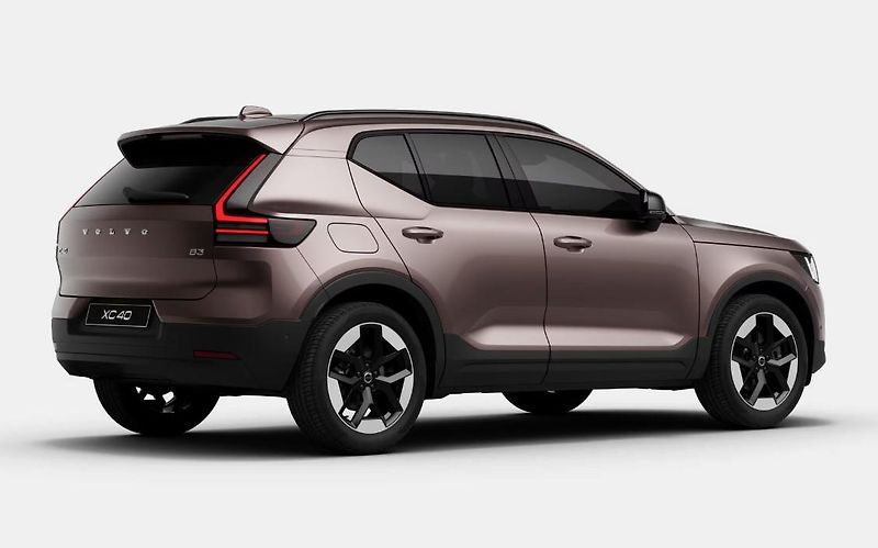 Volvo XC40 (2026) B3 AUT DARK PLUS - fotka 8 z 13