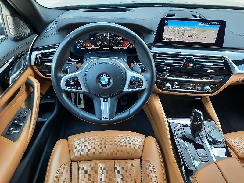 BMW Řada 5 (2020) M550d xDrive Touring - fotka 12 z 15