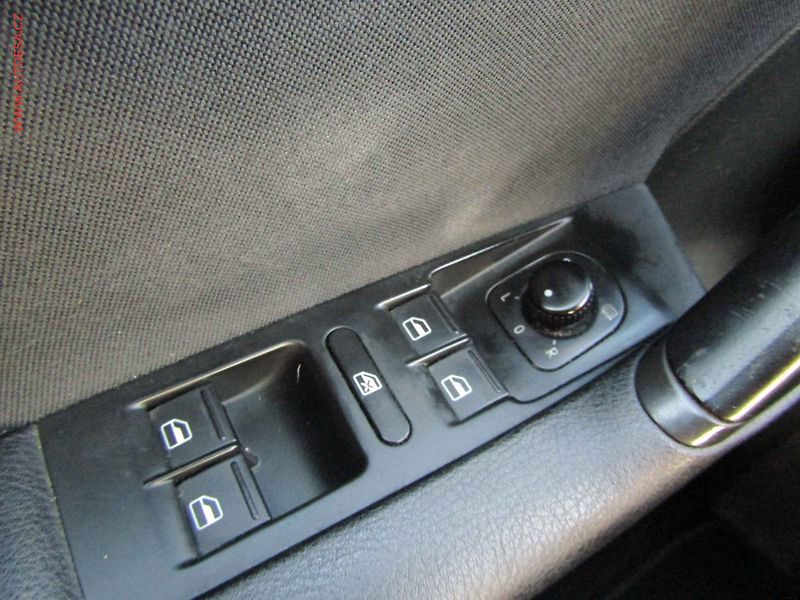 Volkswagen Passat (2013) 2.0TDi, ČR, Výhř.sed. - fotka 11 z 22