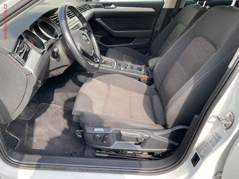 Volkswagen Passat (2017) 2.0 TDi, Comfortline - fotka 9 z 17