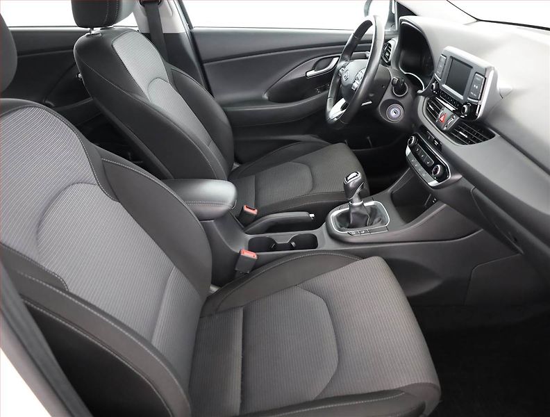 Hyundai i30 (2017) 1.0 T-GDI, Serv.kniha - fotka 7 z 17