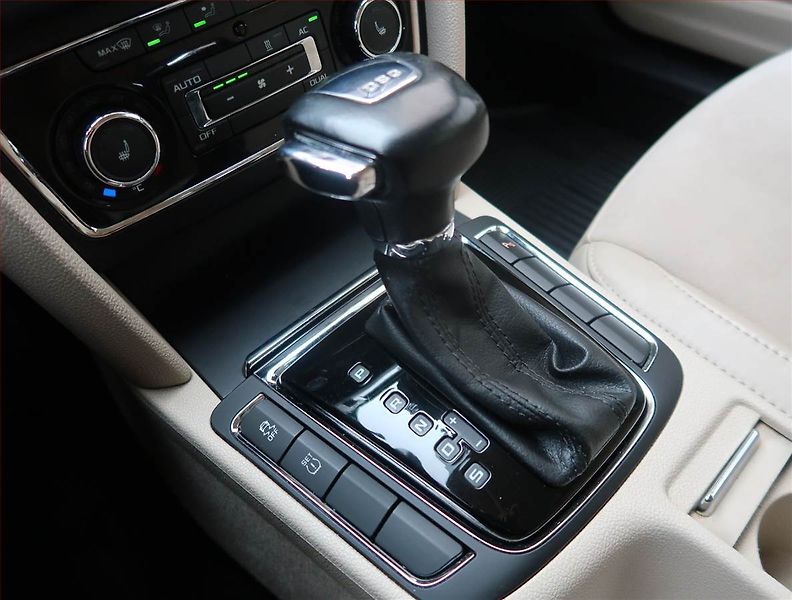 Škoda Superb (2012) 2.0 TDI, Automat, Navi, Xenony - fotka 13 z 22