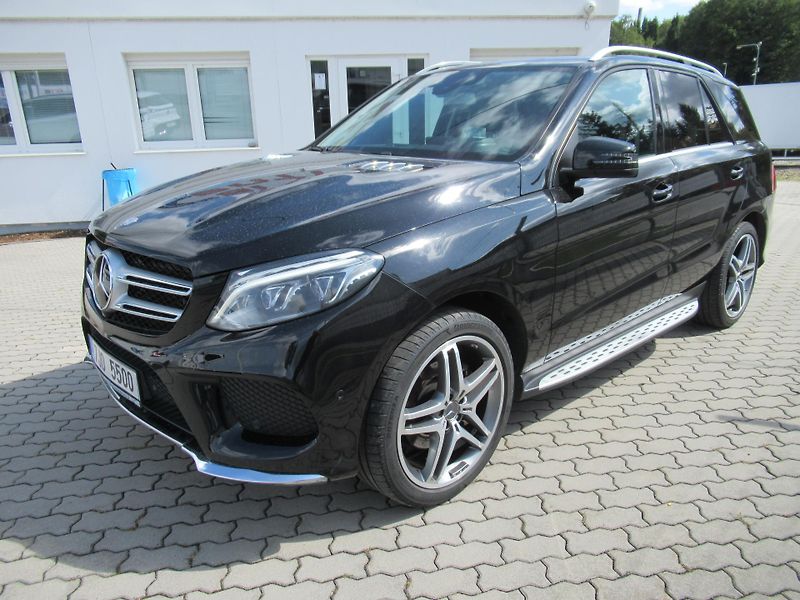 Mercedes-Benz GLE (2015) 350Cdi AMG paket - fotka 1 z 16