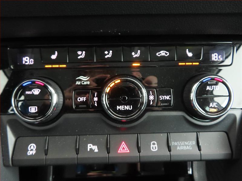 Škoda Karoq (2022) Ambition Plus 2.0 TDI - fotka 16 z 16