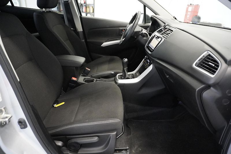 Suzuki SX4 S-Cross  S-CROSS  1,0 BOOSTERJET - fotka 25 z 27