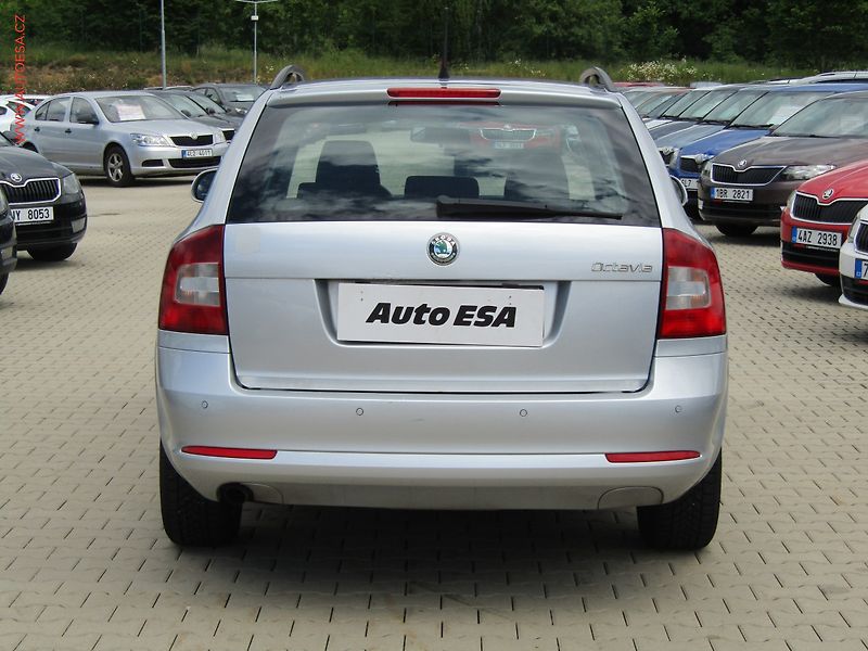 Škoda Octavia (2012) 1.6TDi, ČR, AC, výhřev sed - fotka 5 z 15