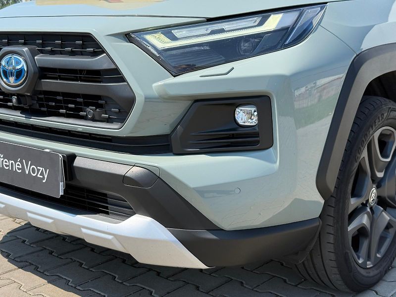 Toyota RAV4 2.5 HSD e-CVT AWD Adventure - fotka 28 z 29