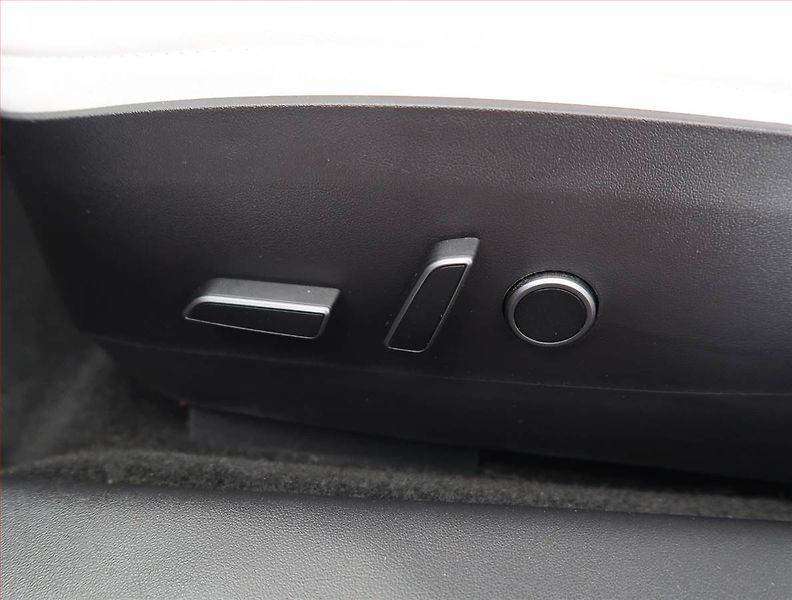 Tesla Model 3 (2021) Std Range Plus 55kWh, SoH 85% - fotka 20 z 32