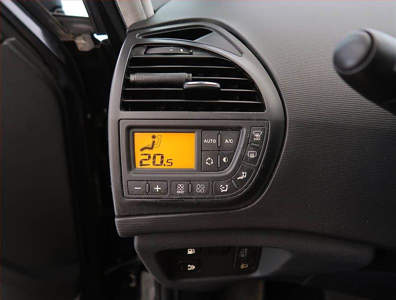 Citroën C4 Picasso (2007) 1.6 HDi, Automat, 7 míst - fotka 17 z 21