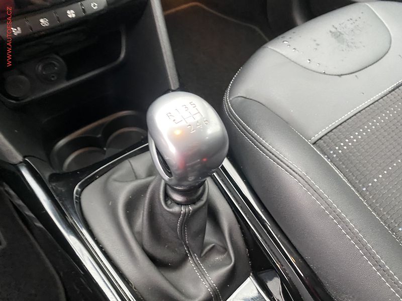 Peugeot 2008 (2016) 1.6 HDi, Allure, navi - fotka 17 z 20