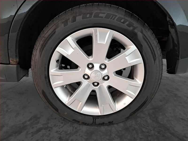 Mitsubishi Outlander (2011) 2.2 DI-D, 7 míst, Navi - fotka 15 z 17