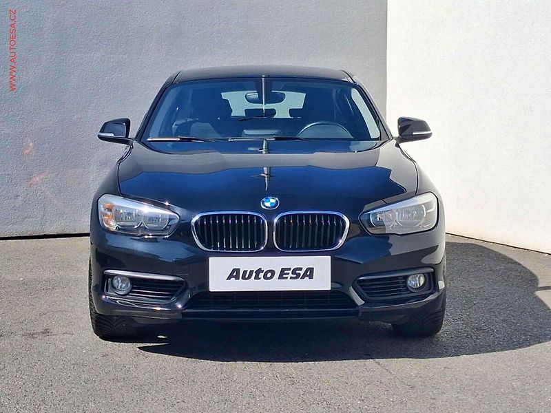 BMW Řada 1 (2017) 2.0i 120i, navi - fotka 2 z 21