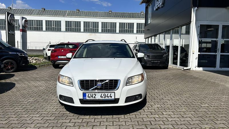 Volvo V70 2.4D 180k AWD - fotka 2 z 14