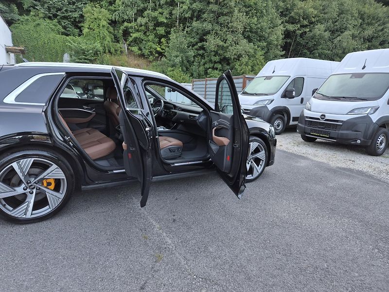Audi e-tron 55 QUATTRO 300kw S LINE SOH92% - fotka 17 z 44