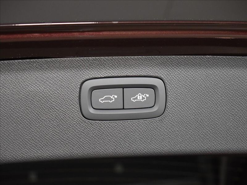 Volvo XC90 (2026) 2,0 B5  Plus Bright - fotka 21 z 38