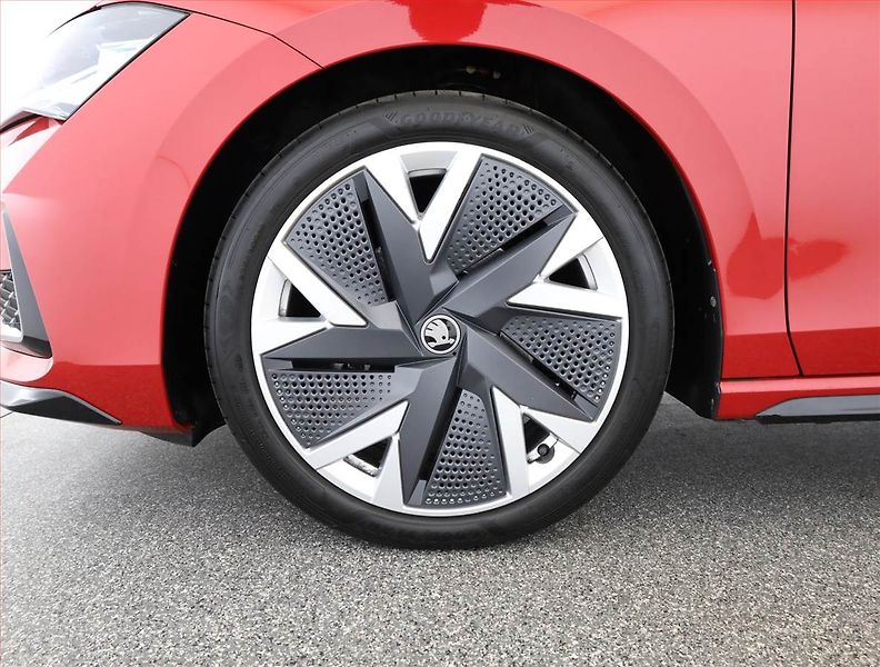 Škoda Superb (2025) 2.0 TDI, Sportline, Navi - fotka 19 z 19