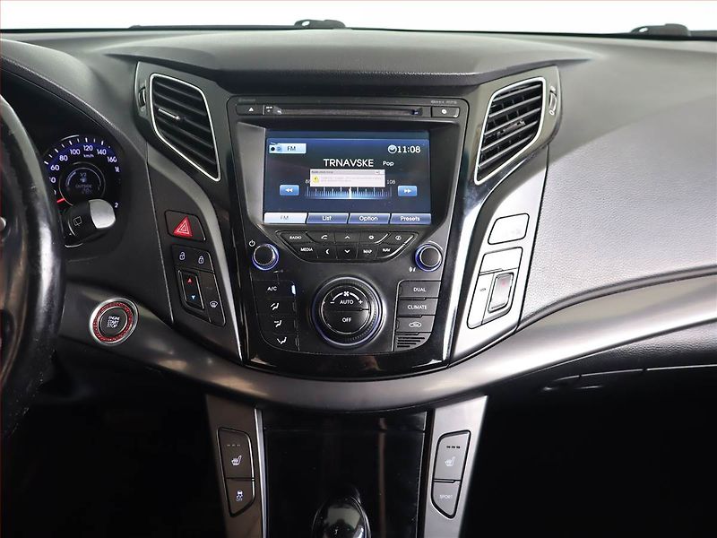Hyundai i40 (2012) 1.7 CRDi, Automat, Navi - fotka 12 z 19