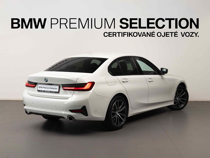 BMW Řada 3 320d xDrive - fotka 5 z 22