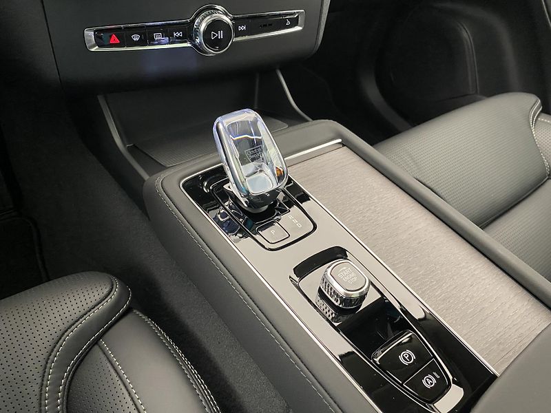 Volvo XC90 (2026) T8 AWD RECHARGE DARK ULTRA - fotka 38 z 68