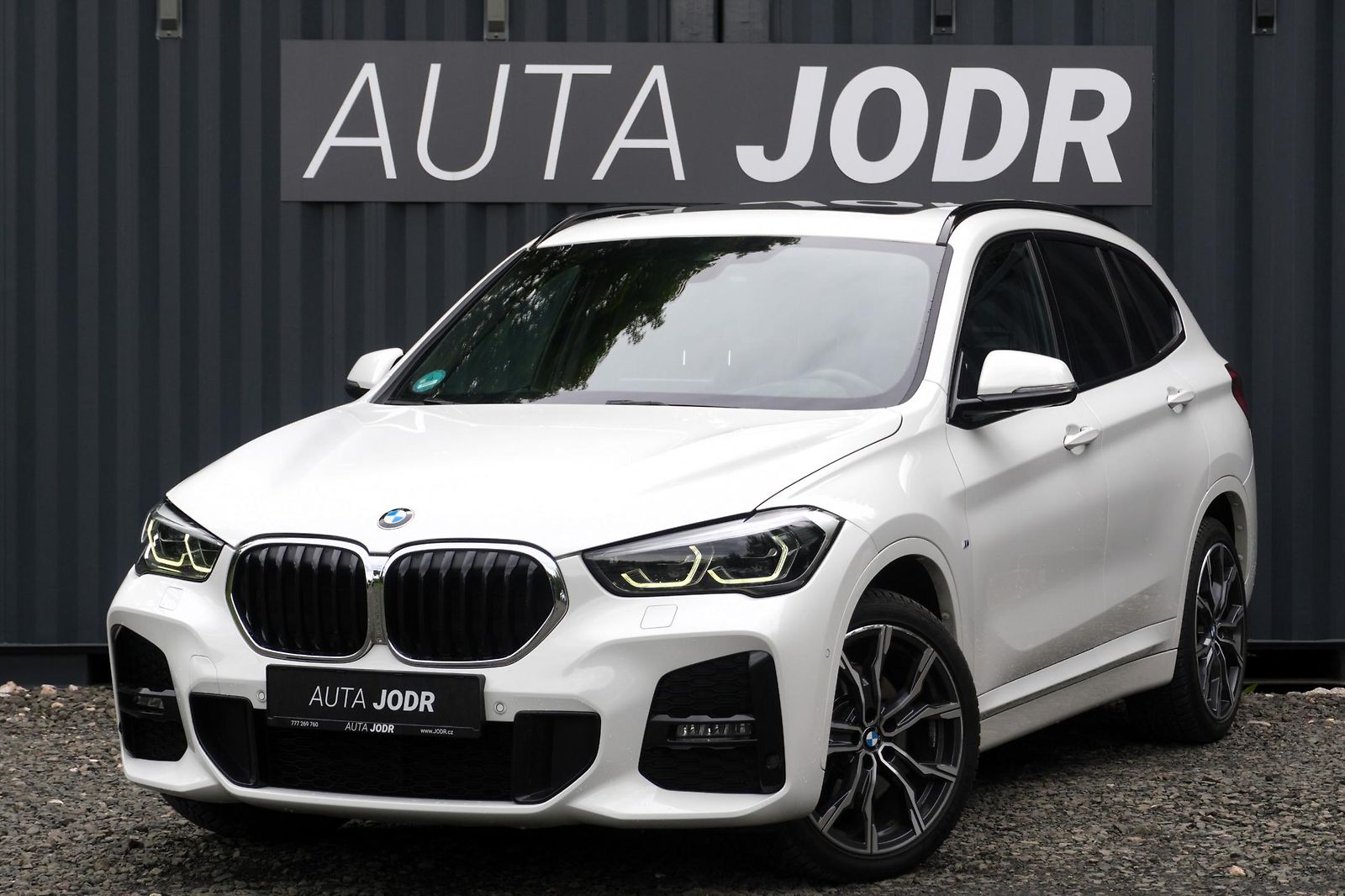 BMW X1 20d xDrive, Pano, H/K, ČR, ACC