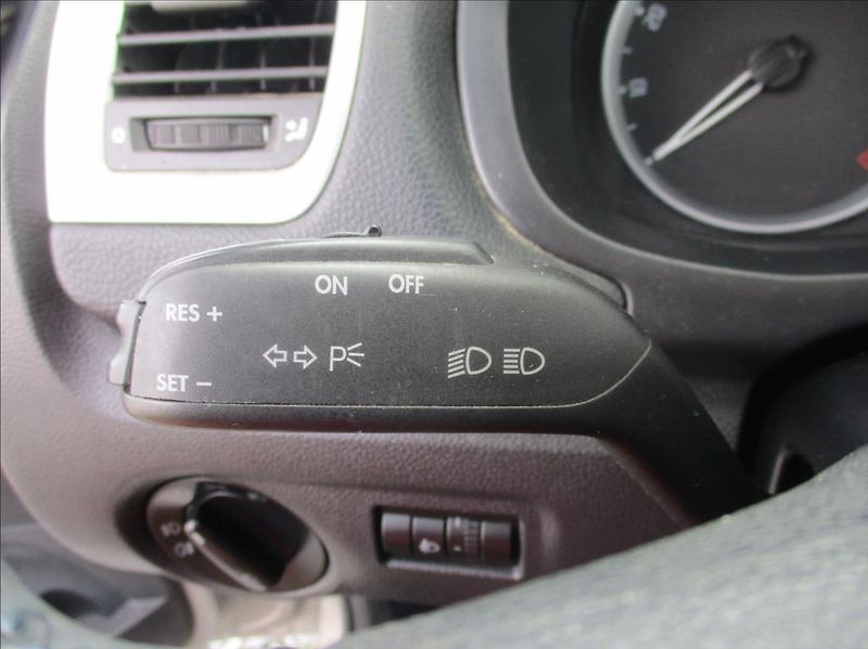 Škoda Fabia 1,4 i 16v, klima,servis,1.maj, - fotka 18 z 33