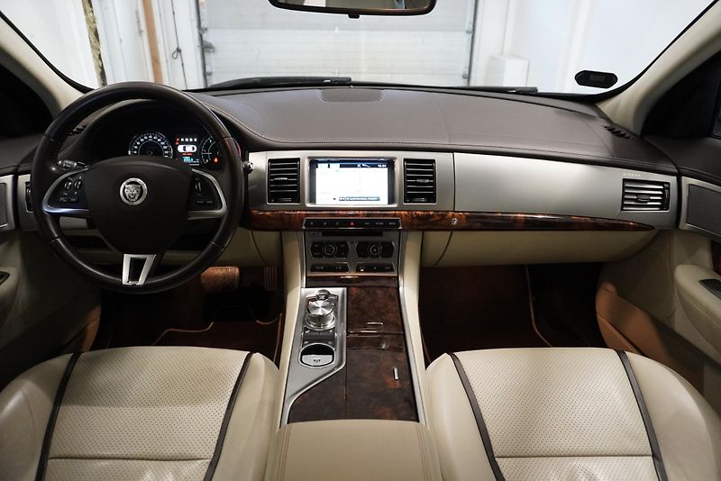 Jaguar XF 3.0D 202kW S-PORTFOLIO - fotka 19 z 34