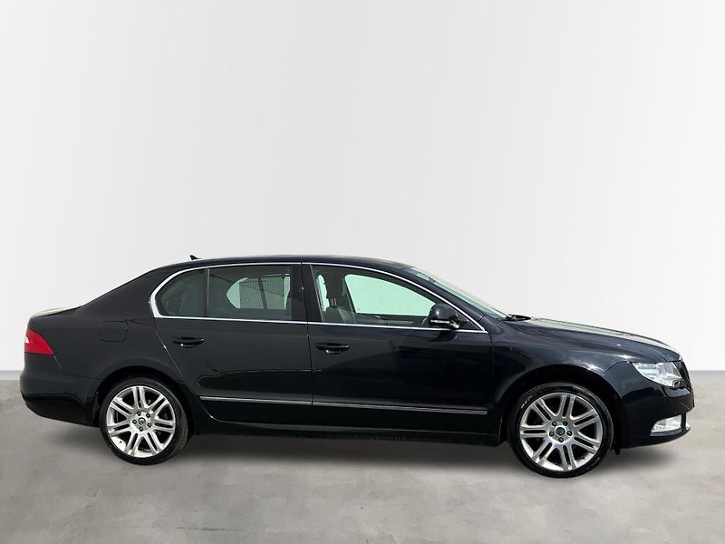 Škoda Superb ELEGANCE - fotka 16 z 29