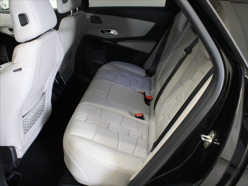 DS Automobiles DS7 Crossback 1,6 PHEV 360 4x4 Perf.Pano. ČR - fotka 7 z 16
